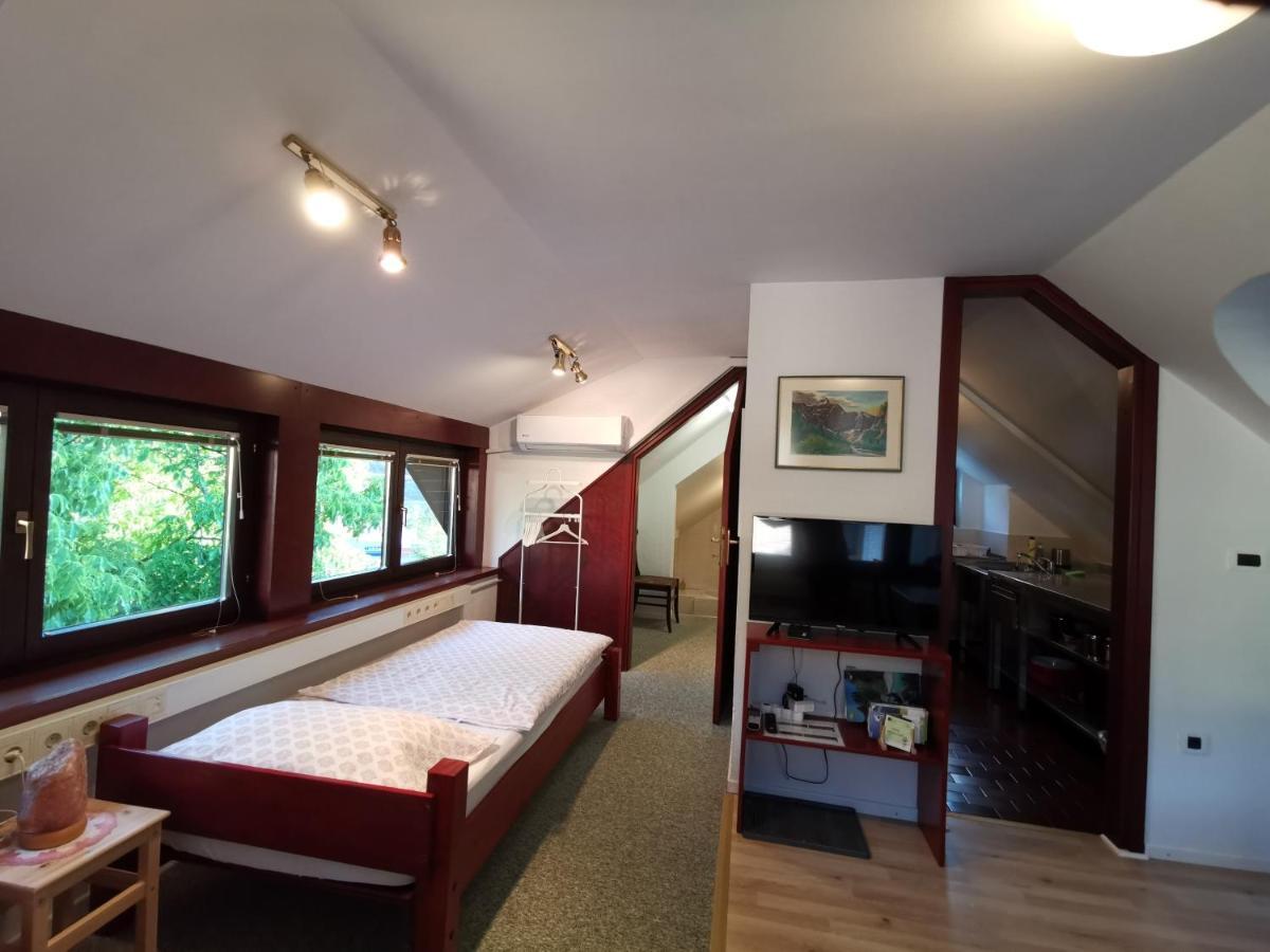 Apartmaji Mak Jesenice Eksteriør billede
